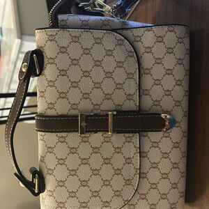 Selling this beautiful purses